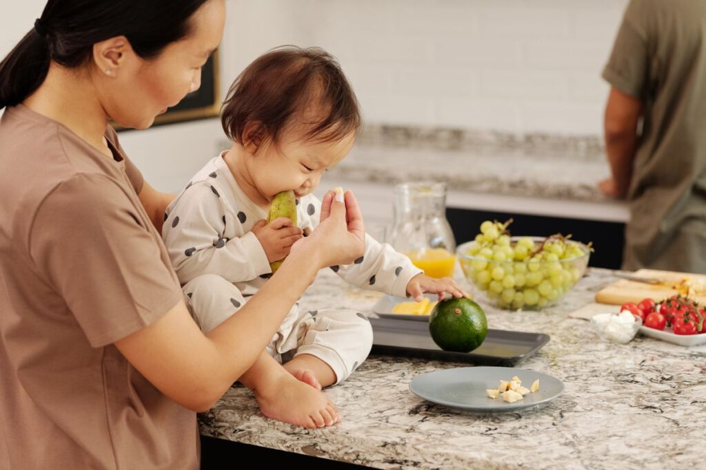 Primeiros alimentos amassados para introdução alimentar do bebê